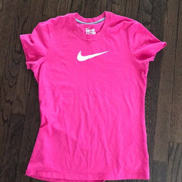 Nike Tops - Nike dry fit workout tee
